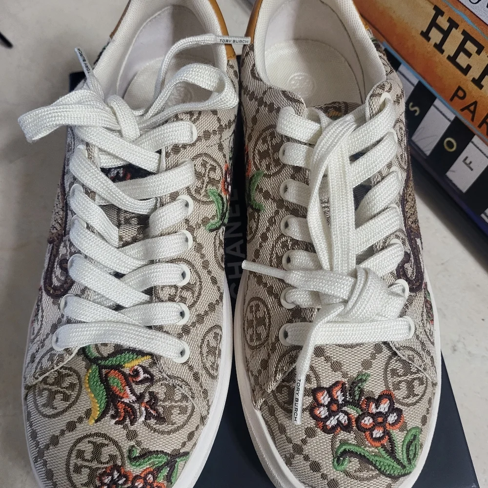 NEW Tory Burch Tennis Shoes size 5_6